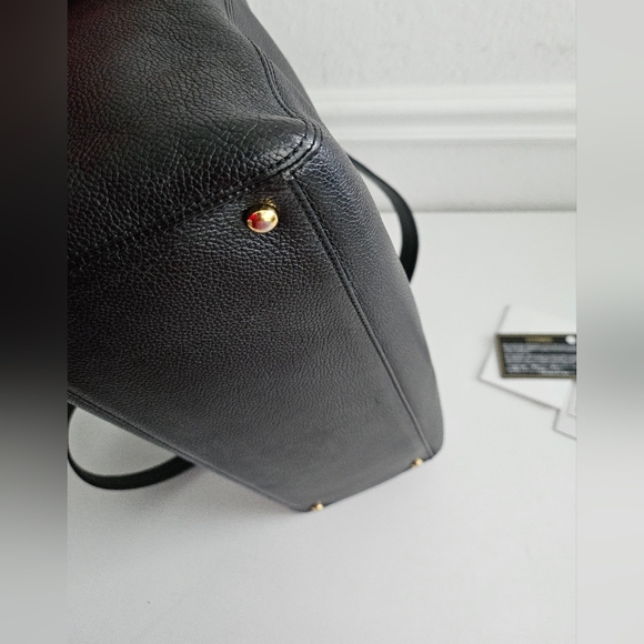 Chanel Black Caviar Tote With Strap & Removable Pouch - Picture 7 of 16